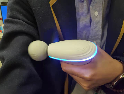 SKG F5热敷按摩筋膜枪开箱体验：研发投入看齐华为、苹果 行业首创热敷功能