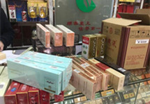 家族经营真假搀卖 烟酒售假产业链延伸至社区