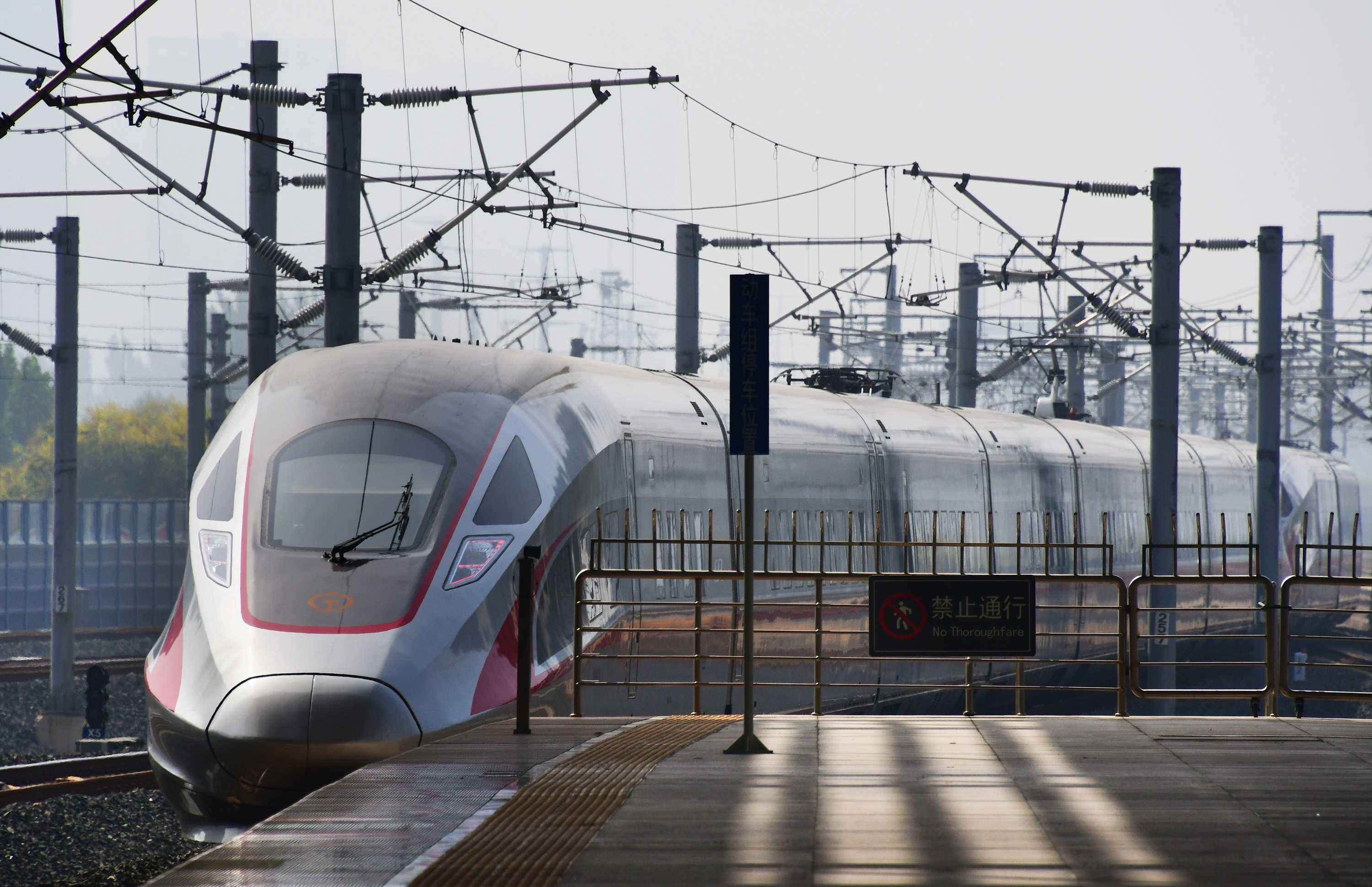 全国铁路实行新列车运行图 增开旅客列车325列