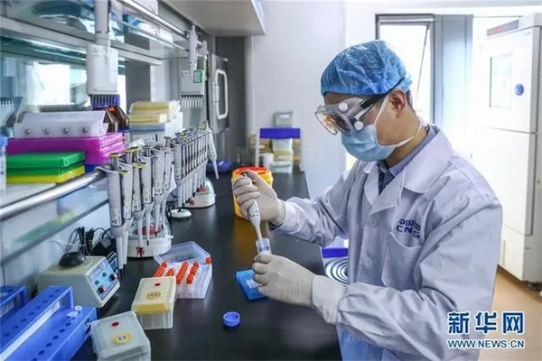 “用自己努力筑就一道预防疾病的安全防线”