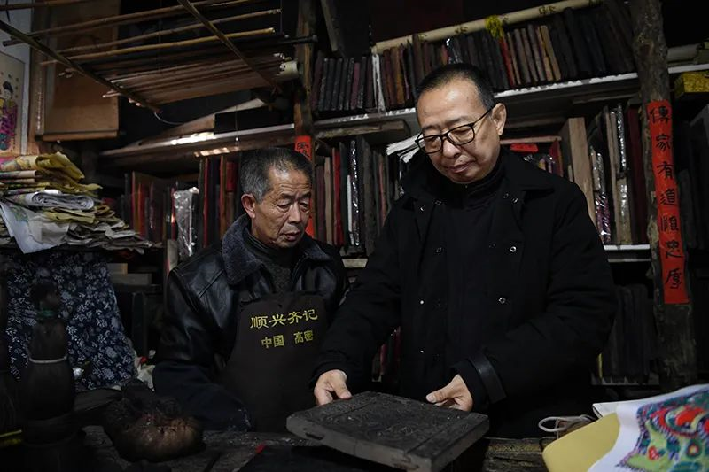 潘鲁生在高密调研木版年画