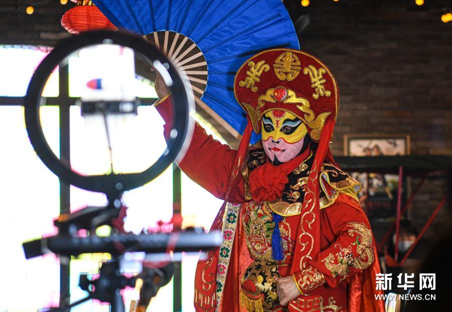 乌鲁木齐：非遗过大年 文化进万家