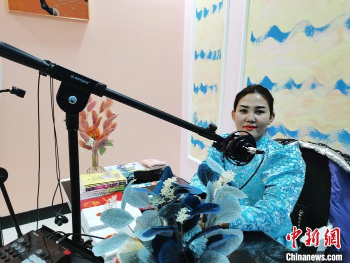 中蒙最大陆路口岸“80后”牧民试水直播