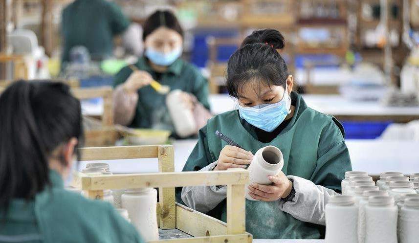 政策“礼包”推动稳岗 就业扶贫彰显民生温度