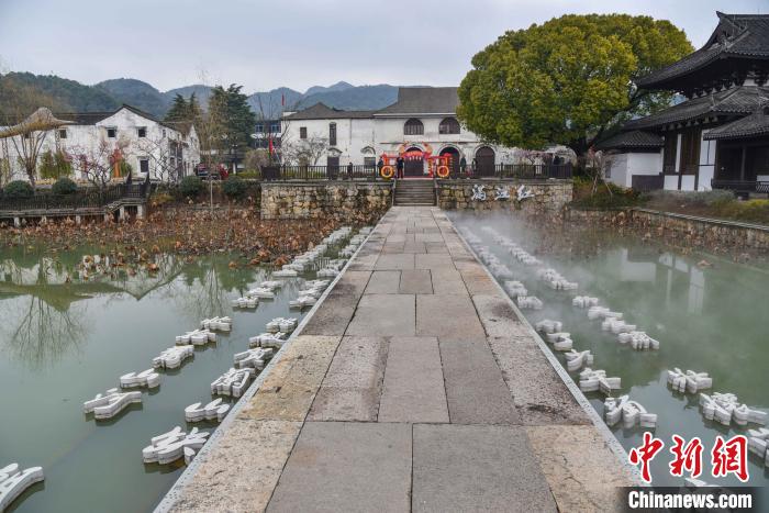 《满江红》词作融于杭州萧山欢潭村一景。　范宇斌摄