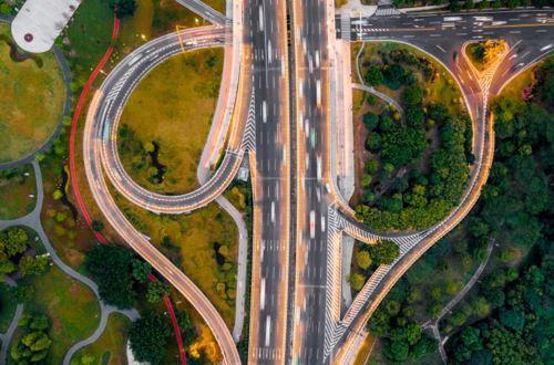 Robotaxi“前哨”吹响：野蛮生长后，网约车走向何方？