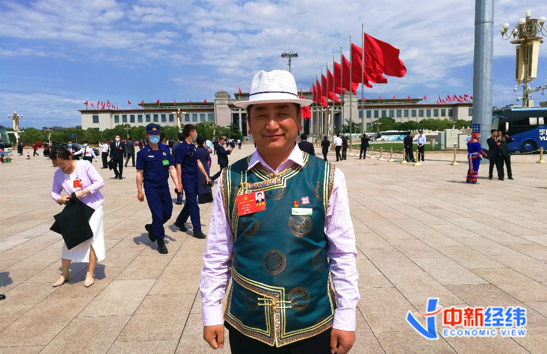 百万粉丝“网红”的全国人大代表是这样诞生的