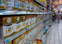 出生率下降延续行业焦虑，奶粉品牌“破圈”寻出路