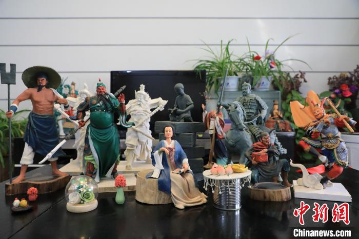 张修旭的作品邓小强摄