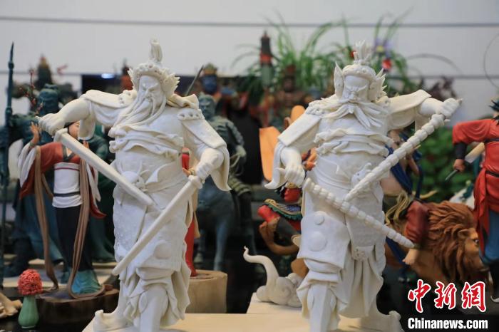 张修旭的获奖作品《门神》邓小强摄