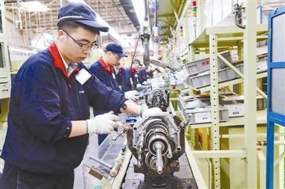 制造业不能掉链子 新兴产业不能一哄而起