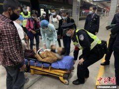 旅客车上突发癫痫 佛山铁警紧急救援