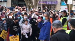 美国数百人上街抗议袭击亚裔行为 骆家辉：仇恨是病毒