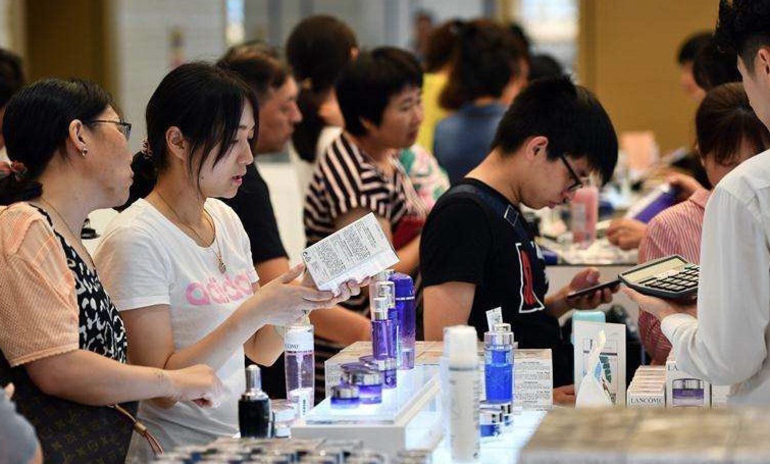 “衣食住行”更新换代 消费升级大潮澎湃
