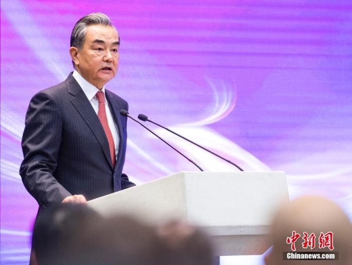 4月12日，中国外交部湖北全球特别推介活动在北京举行，国务委员兼外交部长王毅出席活动并致辞。 <a target='_blank' href='http://www.chinanews.com/'><p  align=