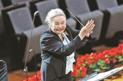 91岁“硬核奶奶”郑小瑛再登台 执棒《土楼回想》