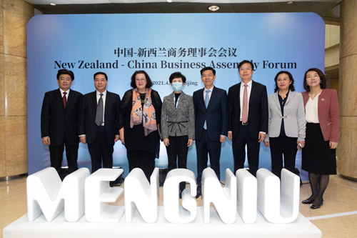 推动中国乳业国际化更高水平落地 蒙牛助力中新经贸深化发展