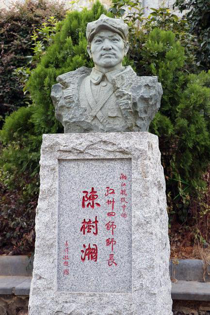 学习进行时 | 习近平凝视的这幅油画，背后的故事让人泪崩