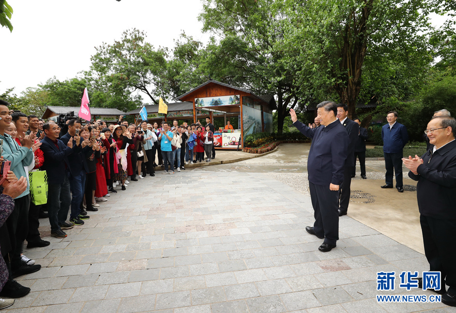习近平：建设新时代中国特色社会主义壮美广西