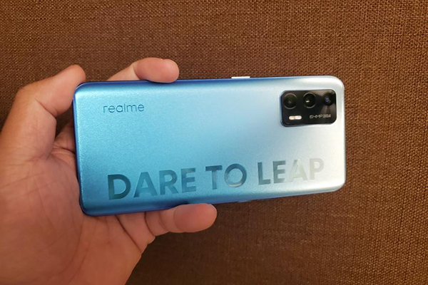 realme真我Q3 Pro上手体验：120HZ高刷屏+天玑1100 来看下“千元机皇”有何不同