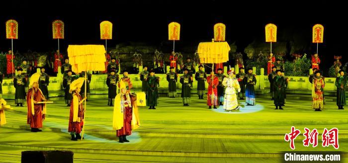 《鼎盛王朝·康熙大典》实景演出张桂芹摄