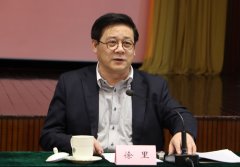 徐里：坚定文化自信，我们的作品要突出民族性、时代性