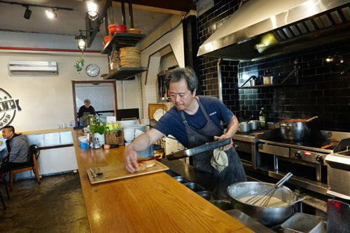 鼓楼东大街餐饮几个月一洗牌？资本面前，小饭店的倔强