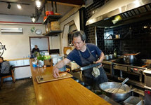 鼓楼东大街餐饮几个月一洗牌？资本面前，小饭店的倔强