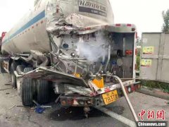山西: 27吨液氧罐车被追尾泄漏 多部门17小时排险