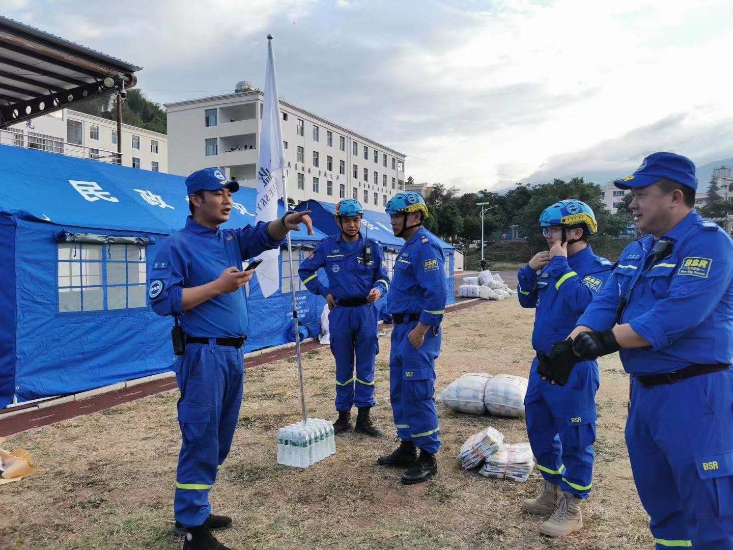 蒙牛火速驰援云南、青海地震灾区,地震无情,人间有爱!