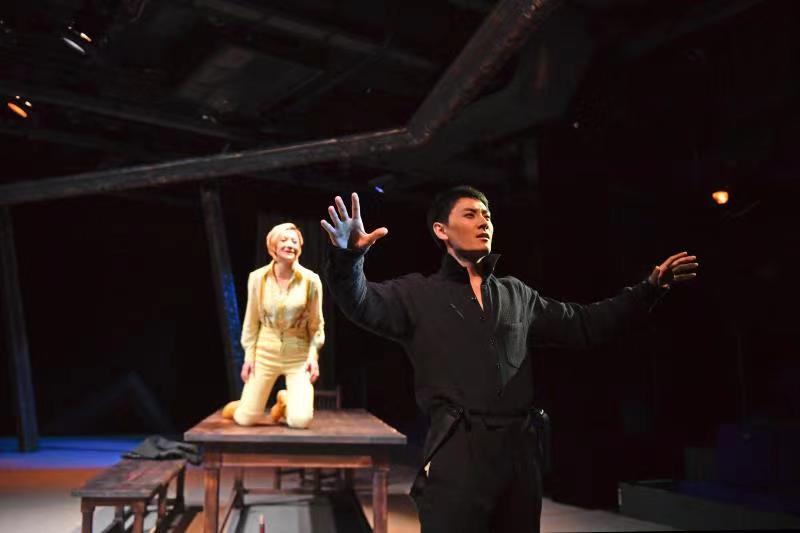 北京人艺《朱丽小姐》开启二轮演出 用现代精神演绎经典名著