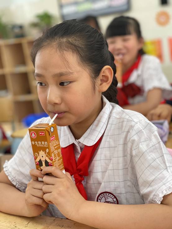 卫岗乳业：大力推动低温奶进校园