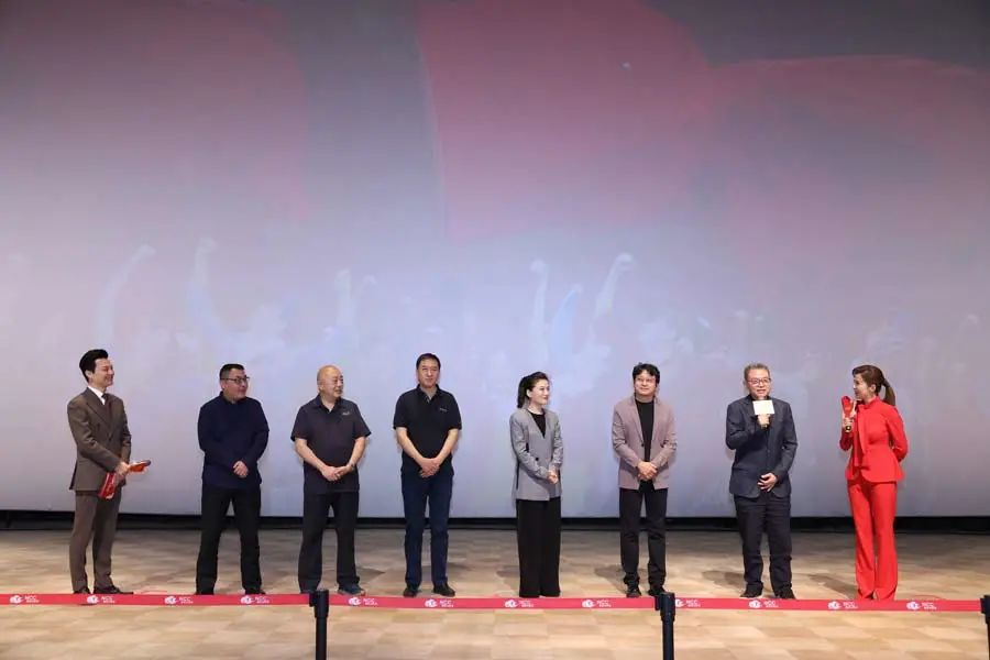 首部4K大型音乐舞蹈史诗电影 《奋斗吧 中华儿女》首映礼在北京举行