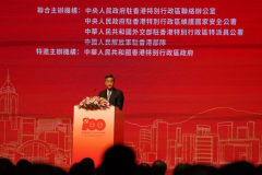 梁振英：中国共产党树立民主和法治典范