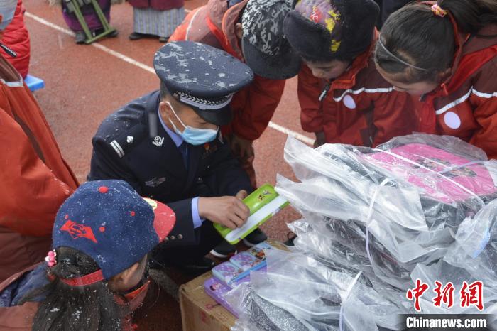 边境民警张思祖：放弃读博守边关 十年戍边苦亦甜