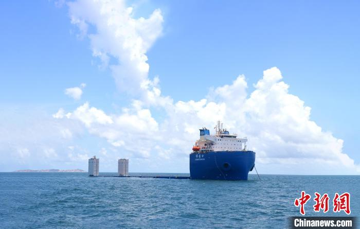 中国首艘智能半潜船(资料图) 赵云鹏 摄