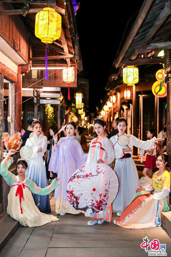 当国风遇见夜周庄 又见千年古镇人间烟火气(图)