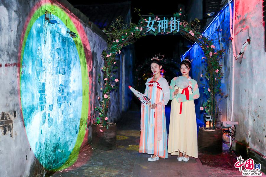 当国风遇见夜周庄 又见千年古镇人间烟火气(图)