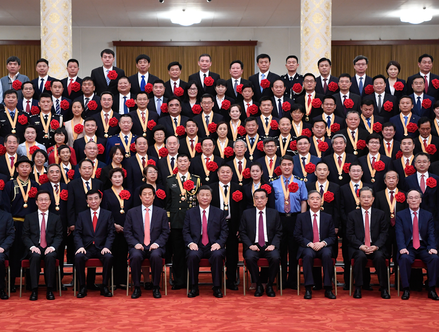 庆祝中国共产党成立100周年“七一勋章”颁授仪式举行