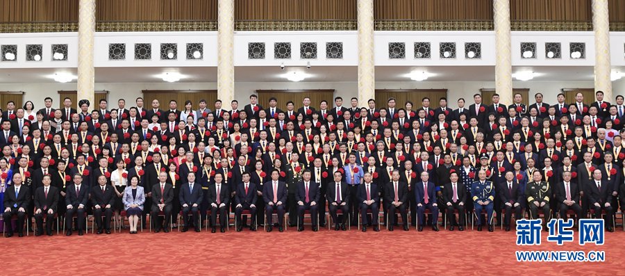 庆祝中国共产党成立100周年“七一勋章”颁授仪式举行