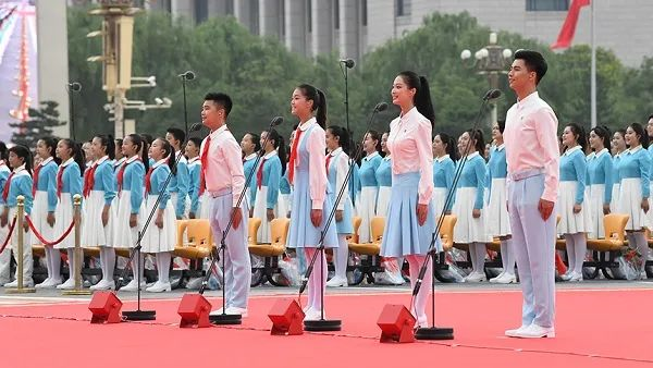 180米巨幕如何营造沉浸式剧场？总导演讲述庆典背后的挑战