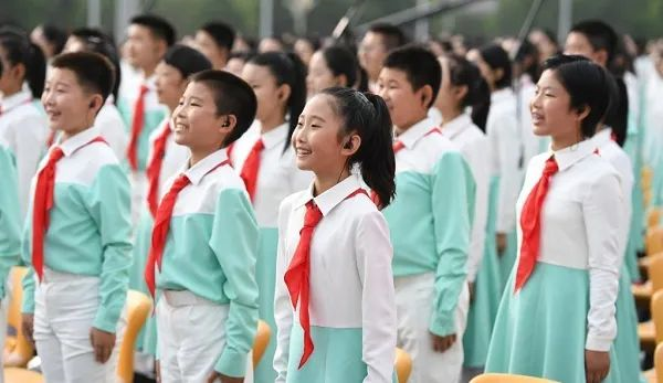 180米巨幕如何营造沉浸式剧场？总导演讲述庆典背后的挑战