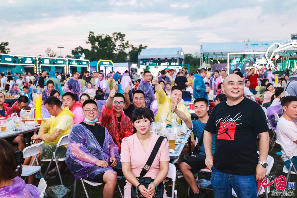 成都“醉”嗨嘉年华 开启九天九夜夏日狂欢(图)