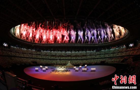 7月23日，第32届夏季奥林匹克运动会开幕式在日本东京新国立竞技场举行。图为开幕式现场表演。 <a target='_blank' href='http://www.chinanews.com/'><p  align=