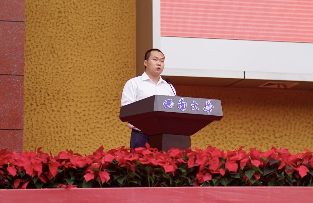 习近平总书记关切事｜毕业就业季，讲几个故事给你听
