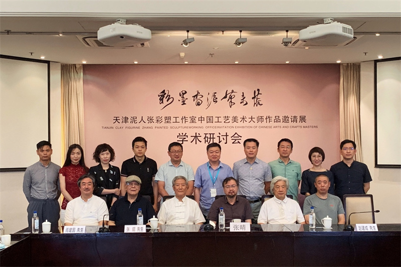 首批国家非遗“泥人张” 亮相中国美术馆