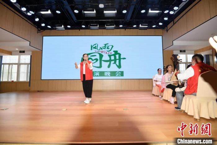 河南浚县：2078名受灾民众的“校园生活”