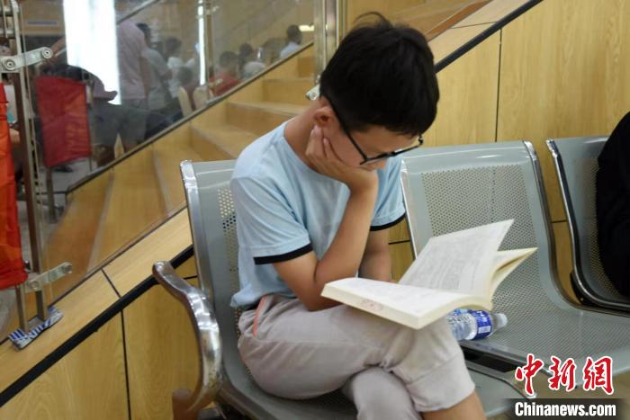 河南浚县：2078名受灾民众的“校园生活”