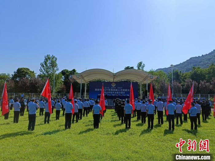 西安警方举办刑事科学技术技能竞赛警犬技术比拼“十八般武艺”