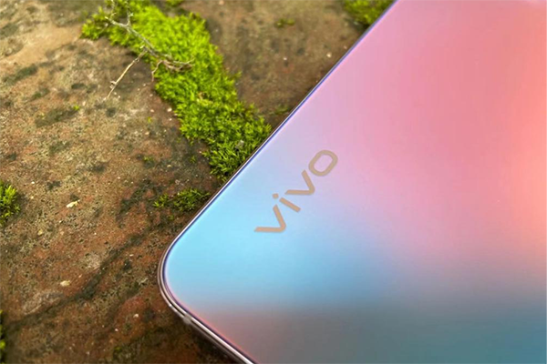 vivo S10 Pro上手体验：一亿像素+“自然人像”美颜算法 自拍实力再度升级